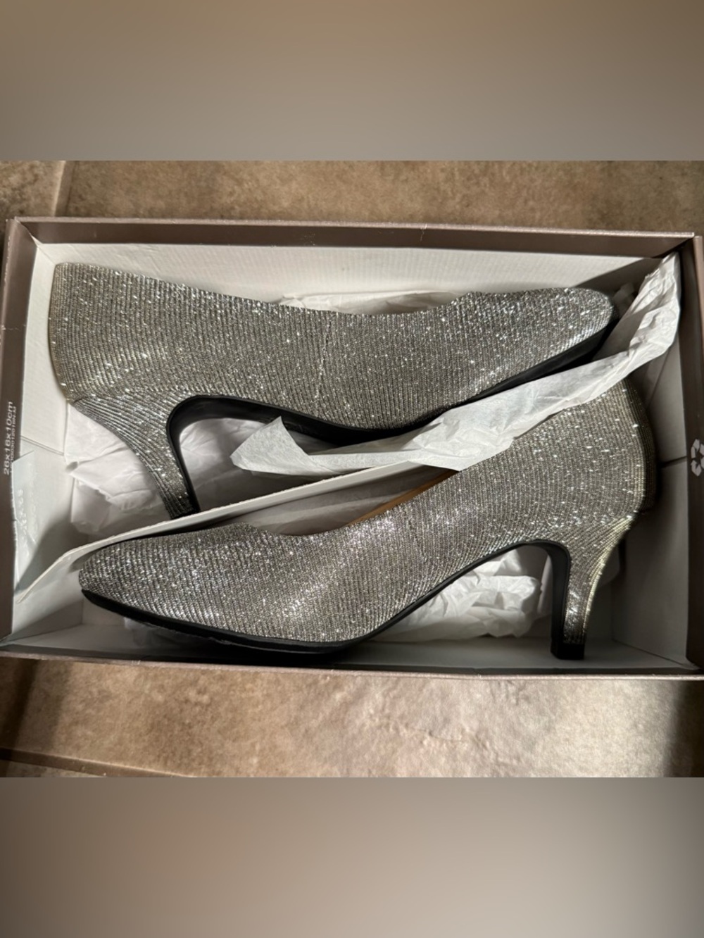 Sparkling Silver Life Stride Women's Kitten Heel Pumps Padded Insoles size 6 1/2 - Picture 7 of 16